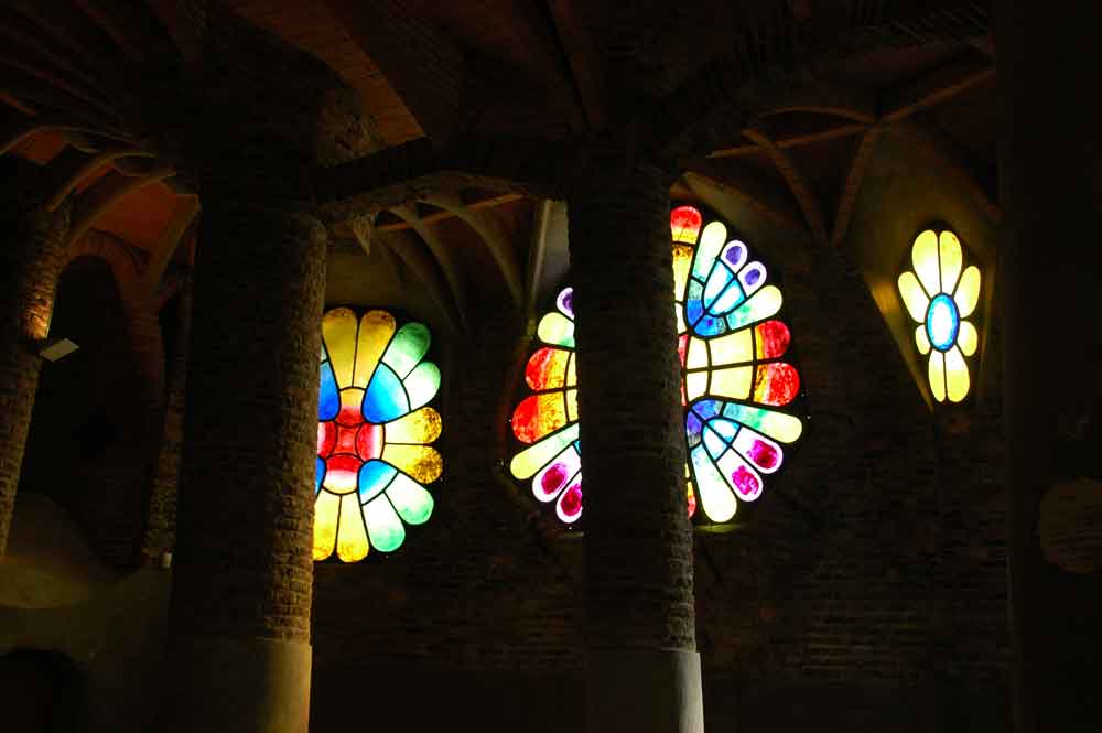 19 - Santa Coloma de Cervelló - Gaudí - cripta de la colonia Güell - vidriera
